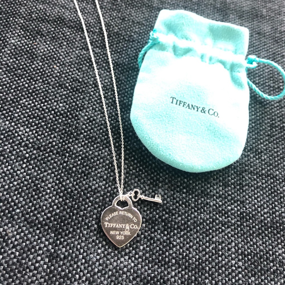 RETURN TO TIFFANY heart tag with key pendant